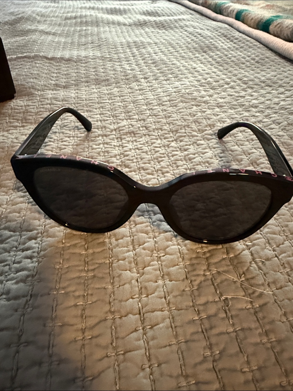 CHANEL Glossy Black Cat-Eye Sunglasses - Picture 5 of 10